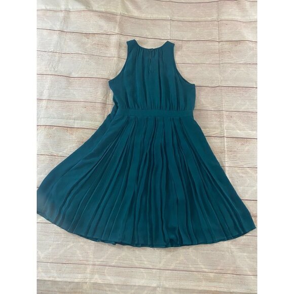 Paper Crown X Stitch Fix Women's Green Sleeveless Pleated Dress - 8 - Picture 13 of 14